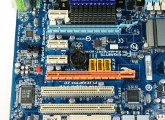 电脑主板上的PCI和PCIE插槽有什么区别