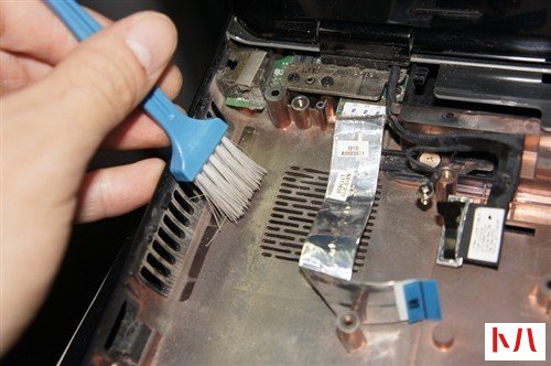 电脑无法启动硬件出现故障的原因3：电脑灰尘过多